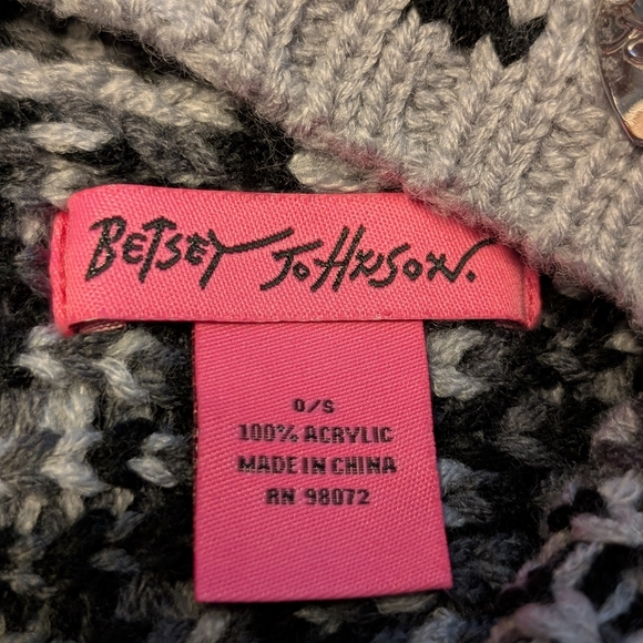 Betsey Johnson Animal Print Double Pom Pom Beanie Gray Black Logo EUC One Size - Picture 4 of 5